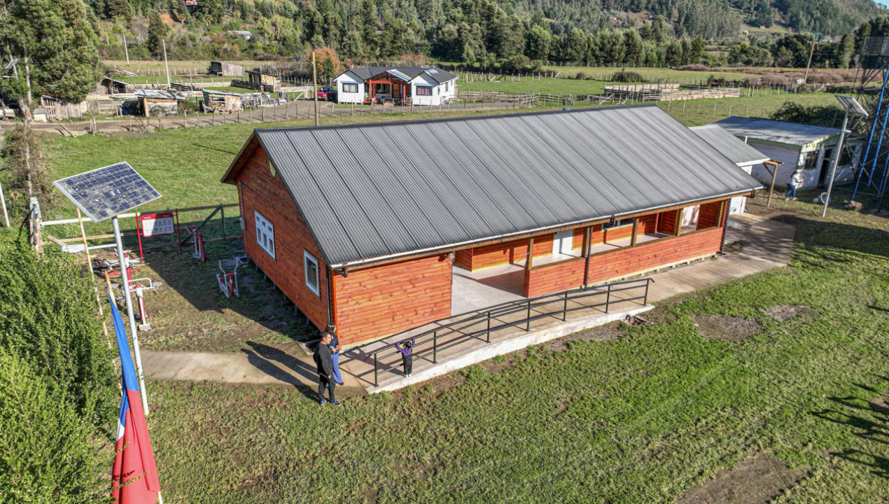 /inauguran-nueva-escuela-en-huillinco-un-avance-significativo-para-la