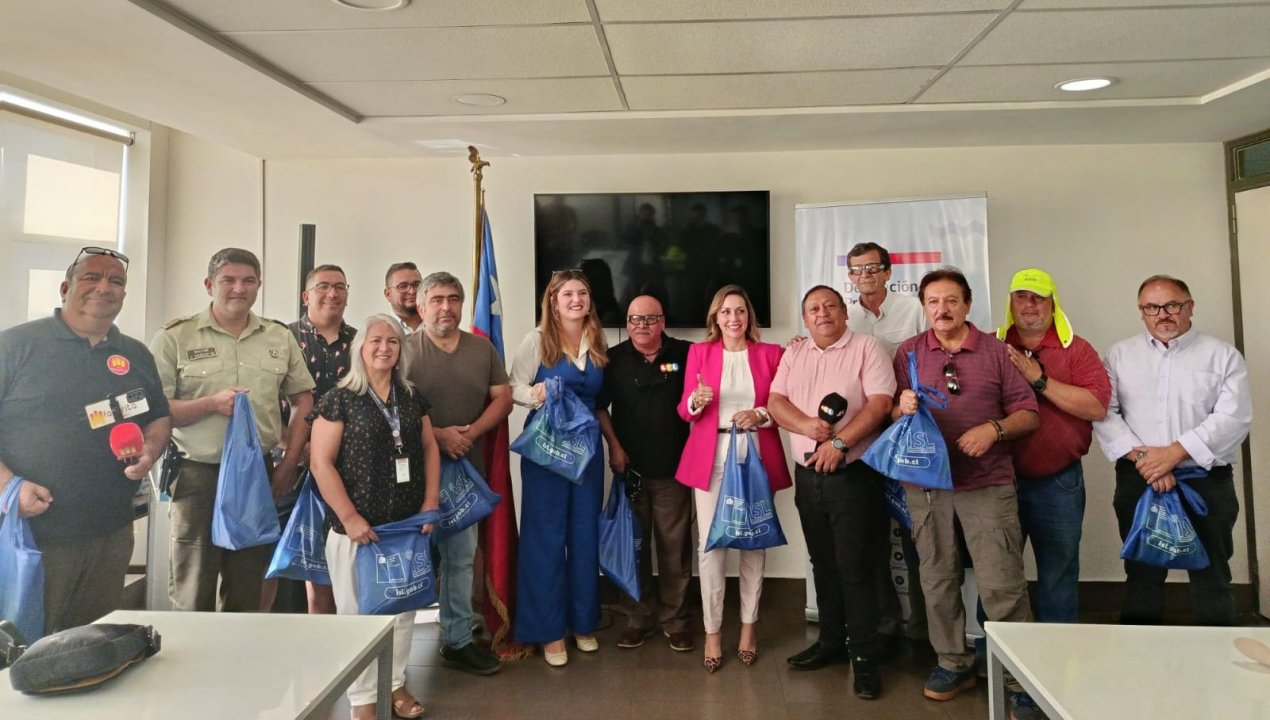 /entregan-epp-a-trabajadores-de-medios-en-curico