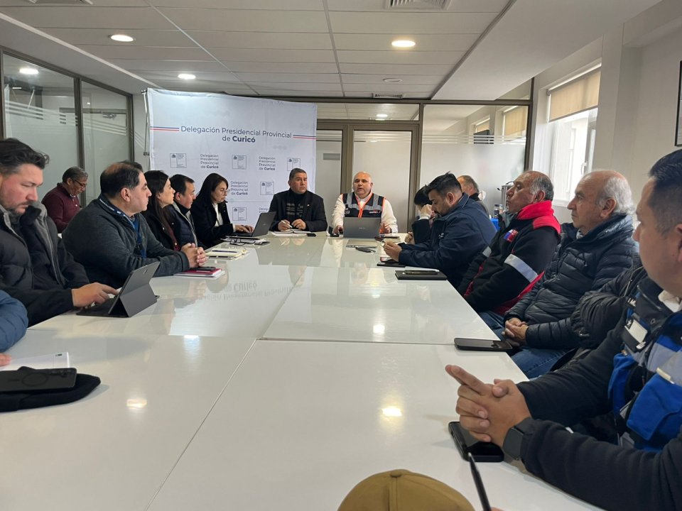 /delegacion-refuerza-gestion-de-riesgo-hidrico-en-curico