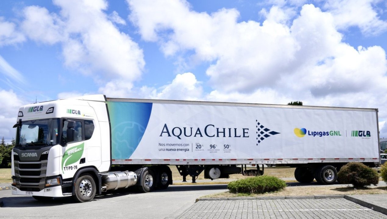/aquachile-realiza-primer-traslado-de-salmon-con-nueva-flota-de-camiones-a