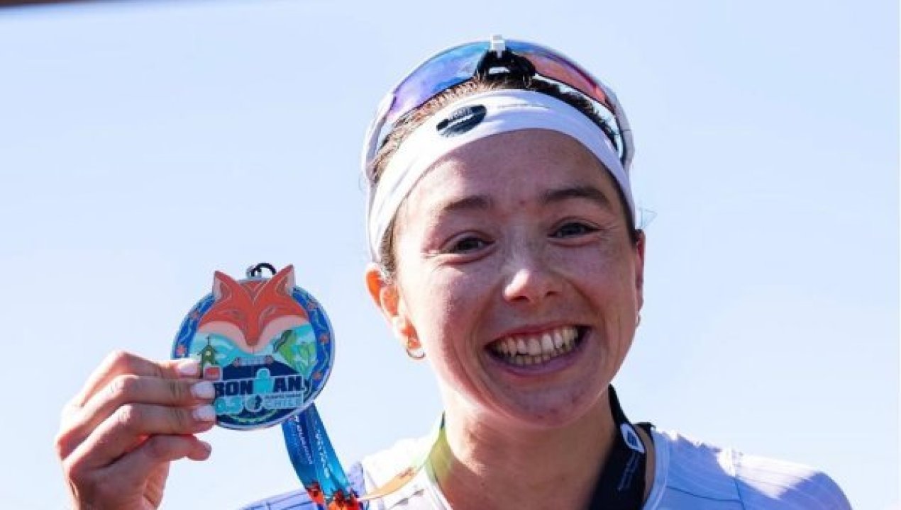 /deportes/macarena-salazar-gana-el-primer-itau-ironman-70-3-de-puerto-varas-y-hace