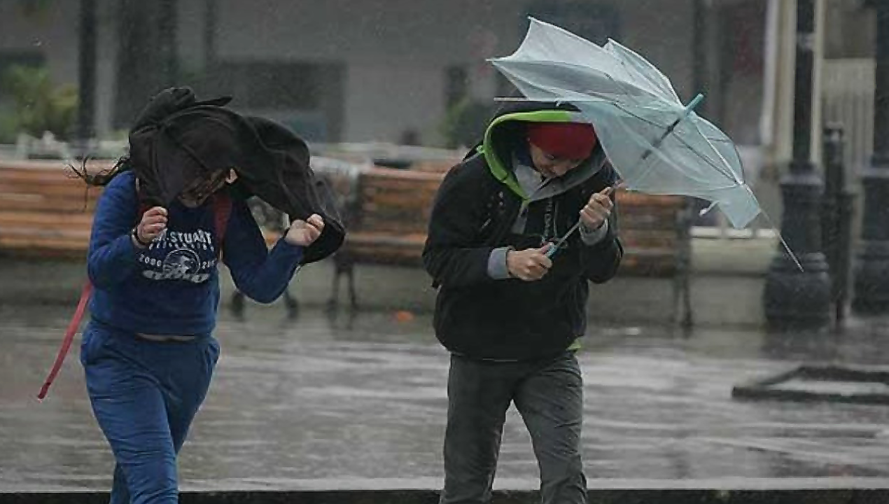 /temporal-puerto-montt-clientes-sin-luz-emergencias-viento-lluvia