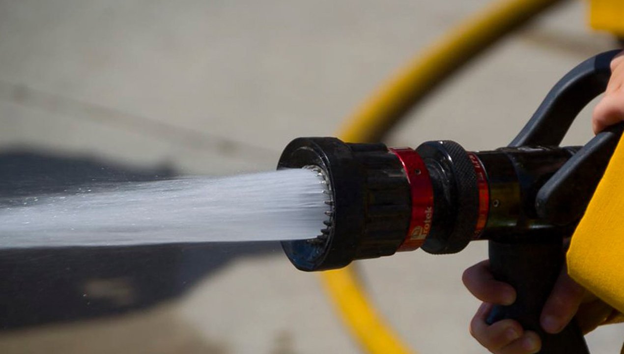 /preocupacion-en-bomberos-por-la-utilizacion-de-agua-para-apagar-barricadas