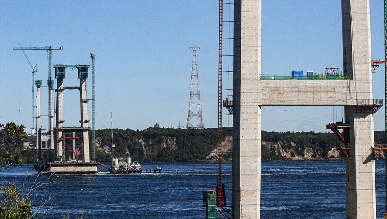 /regionales/region-de-los-lagos/ministra-lopez-proyecta-entrega-del-puente-chacao-en-2028-mientras-arrau-la