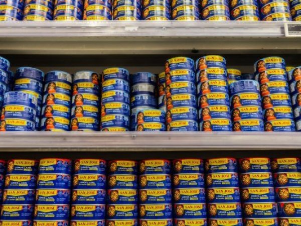 Advierten escasez de latas de jurel en el país