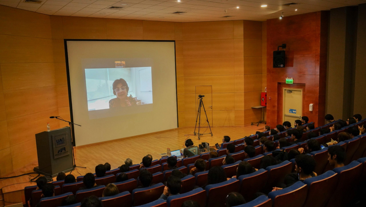 /estudiantes-de-medicina-de-la-ua-reciben-clase-dictada-por-la