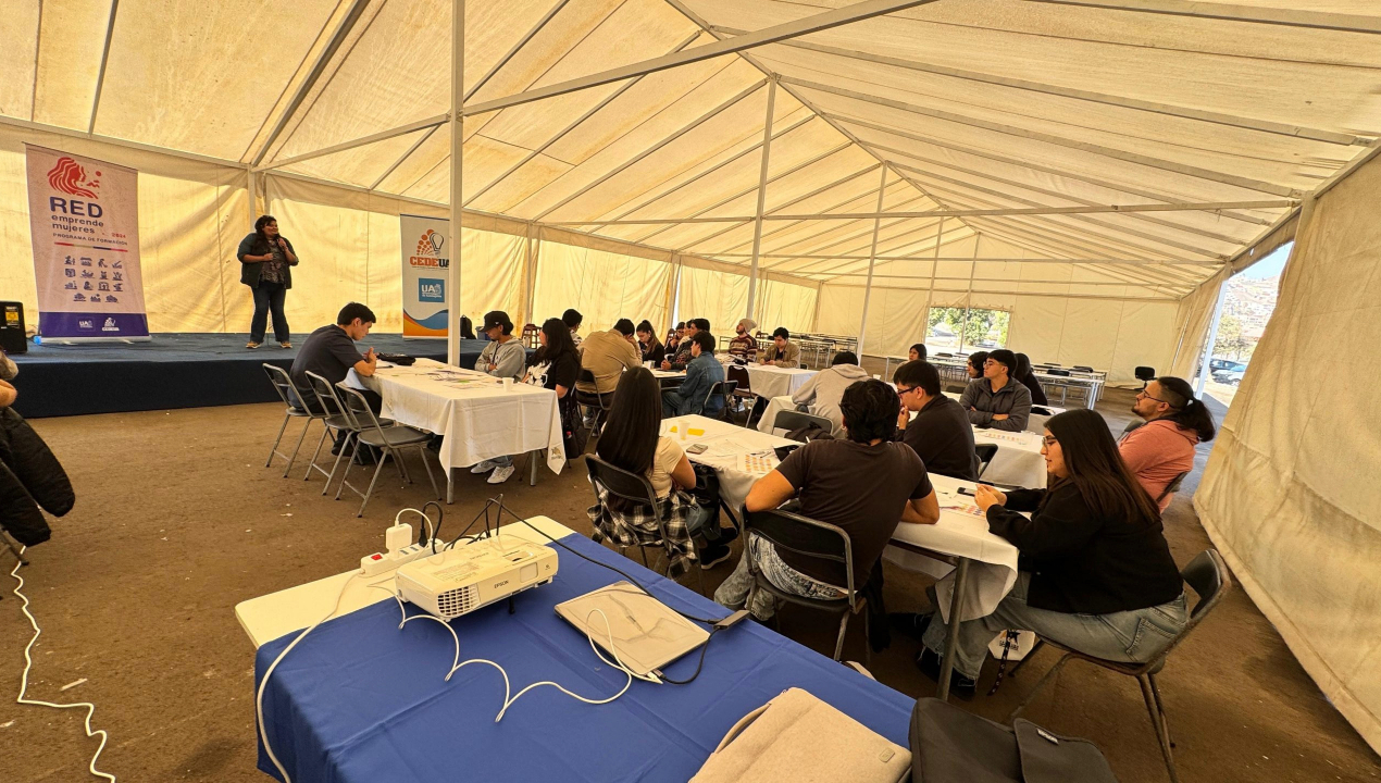 /estudiantes-de-la-universidad-de-antofagasta-se-integran-a-red-emprende